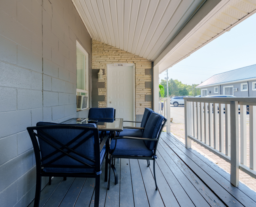 Sauble Beach Motel - Rooms & Rates | Lakeview Motel & Cottages